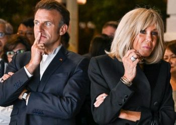 Hagaragajwe ko umugore wa perezida w’u Bufaransa yagize ihungabana, havugwa n’icyarimuteye