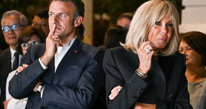 Hagaragajwe ko umugore wa perezida w’u Bufaransa yagize ihungabana, havugwa n’icyarimuteye