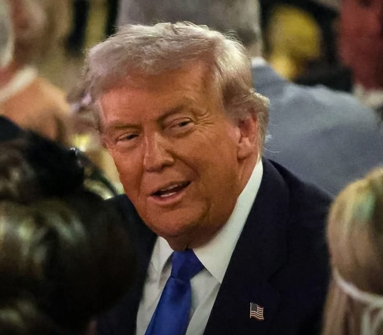 Perezida Trump akomeje kunengwa ku myitwarire ye mu gihe Leta yari yahagaritse imirimo