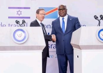 Perezida wa Israel Herzog yageze i Kinshasa, yakirwa na Tshisekedi