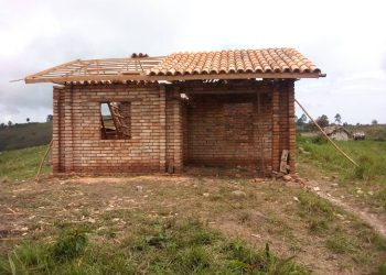 Umurundi yubatse mu Bibogobogo inzu y’amategura ya mbere