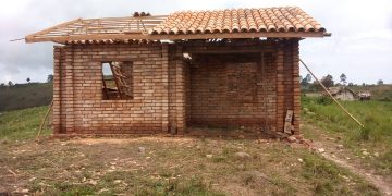 Umurundi yubatse mu Bibogobogo inzu y’amategura ya mbere