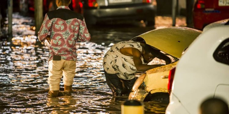 Imvura yatumye abatuye i Kinshasa bongera gutakamba, n’ubwo gufotora ubuyobozi bwa bibujije
