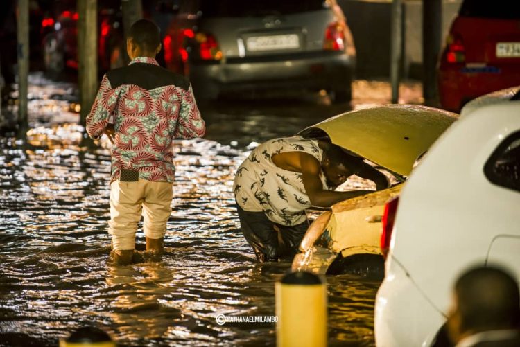 Imvura yatumye abatuye i Kinshasa bongera gutakamba, n’ubwo gufotora ubuyobozi bwa bibujije
