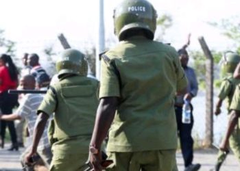 Abarimo ibyamamare mu muziki muri Tanzania bahunze igihugu