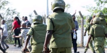 Abarimo ibyamamare mu muziki muri Tanzania bahunze igihugu