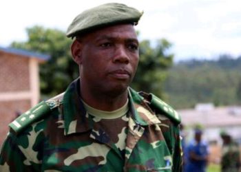 Gen. Baratuza w’Ingabo z’u Burundi yahakanye ibivugwa ku gufunga inzira, asubiza abigaragambya mu Minembwe