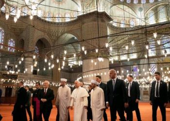 Ntacyo yasengeye, ariko yakoze amateka: Uko Papa Léon XIV yasuye Blue Mosque