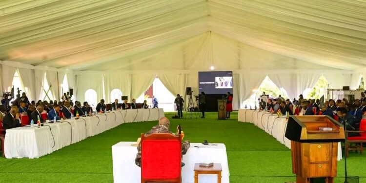 Entebbe yakiriye Inama idasanzwe ku mutekano wa RDC, Perezida Museveni arahamagarira amahoro arambye mu karere