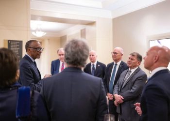 Perezida Kagame yakiriye ku meza abayobozi b’Abanyamerika mbere y’isinywa ry’amasezerano ya Washington