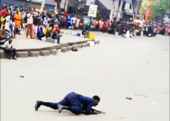 Kinshasa mu Marira, Umupolisi Wamamaye ku Mbuga Nkoranyambaga Yazize Igitero cy’Amabandi(Kaluna)