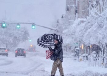 Imvura y’Urubura Yahungabanyije Ubwikorezi mu Majyaruguru ya Amerika, Ibikorwa Byinshi Birahagarara