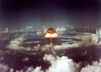 Uko Igeragezwa ry’Intwaro za Kirimbuzi Rigenda Risigira Isi Ibikomere Bitazibagirana