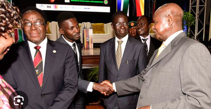 Uganda Yahakanye Gufunga Internet mu Gihe cy’Amatora, Impaka Zirushaho Gukara Hagati ya Museveni na Bobi Wine