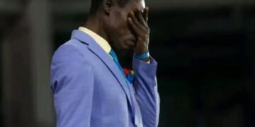 Inkuru Ikomeye y’Umufana wa Congo Wafashe Imitima ya Afurika, Ariko Birangira Ari Amarira