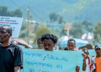 Impunzi z’Abanye-Congo mu Rwanda Zigaragambirije Kuri za Ambasade, Zamagana Ibibera muri RDC