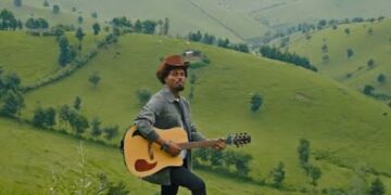 Bigizi Waririmbye Indirimbo Y’Agaciro “Amadubu” Yasohoye Indi Nshya Yibutsa Isi ko Imana Iruta Amikoro