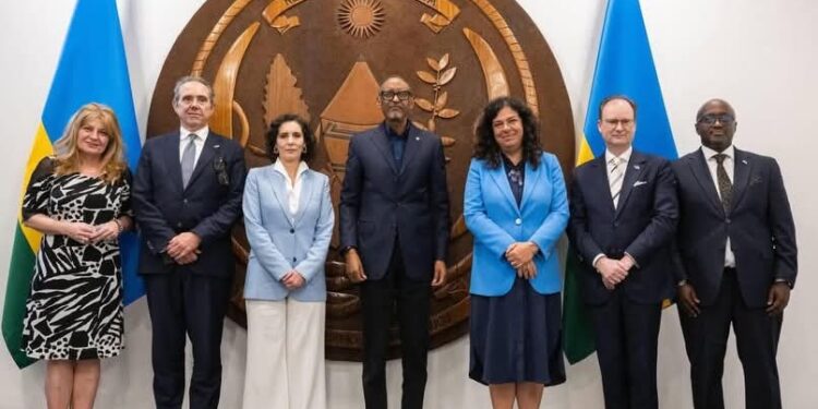 Perezida Kagame Yakiriye Intumwa z’Umuryango w’Ubumwe bw’u Burayi baganira ku Mutekano muke mu Burasirazuba bwa RDC