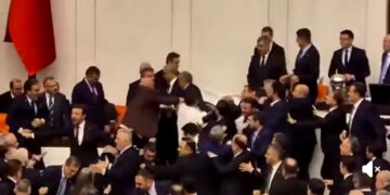 Turukiya: Imvururu n’Ingumi mu Nteko Ishinga Amategeko