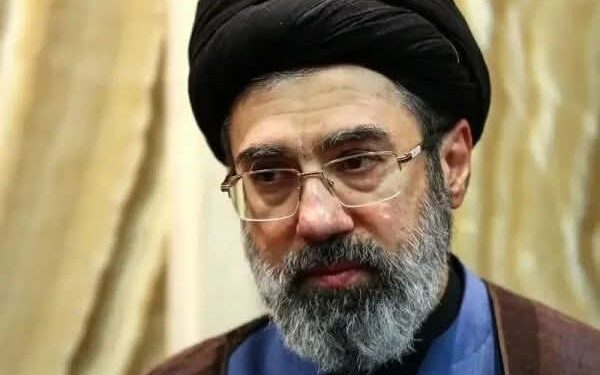 Ihererekanyabubasha i Tehran: Mojtaba Yatorewe Gusimbura Ayatollah ku Buyobozi bw’Ikirenga bwa Iran