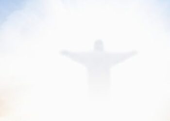 Imana Iyaremye Ijuru n’Isi: Amateka, Ibimenyetso n’Ubuhamya bwa Bibiliya ku Kubaho Kwayo