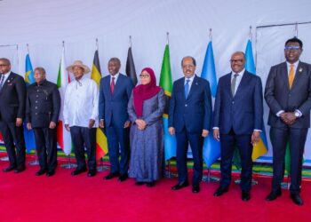 Perezida Museveni Yashyikirijwe Inkoni y’Ubuyobozi bwa EAC