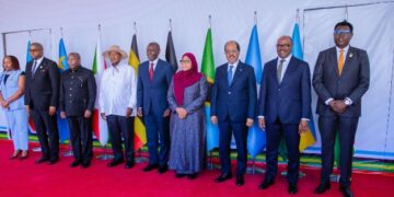 Perezida Museveni Yashyikirijwe Inkoni y’Ubuyobozi bwa EAC