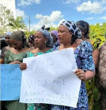 Abagore b’Abanyamulenge batuye muri Kenya bakoze imyigaragambyo i Nairobi basaba amahanga guhagarika ihohoterwa rikorerwa Abanyamulenge