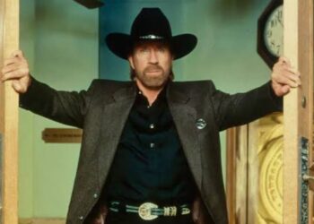 Chuck Norris: Amateka y’Ubuzima bw’Intwari ya Sinema n’Imikino Njyarugamba Yahinduye Isi