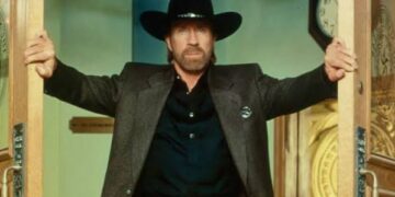 Chuck Norris: Amateka y’Ubuzima bw’Intwari ya Sinema n’Imikino Njyarugamba Yahinduye Isi
