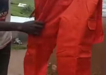 Abarwanyi ba Wazalendo Banze Imyambaro Bazaniwe na Bitakwira