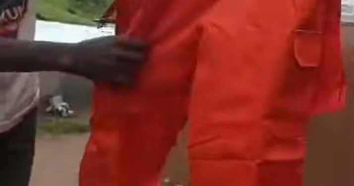 Abarwanyi ba Wazalendo Banze Imyambaro Bazaniwe na Bitakwira