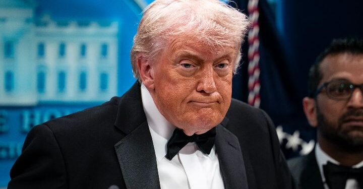 Amerika Yasobanuye Impamvu Igiye Gutanga Pasiporo Zihariye Ziriho Ifoto ya Perezida Trump