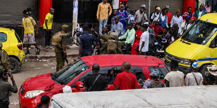 À Kinshasa, de graves violences auraient été commises contre des responsables du parti ENVOL, exacerbant les tensions politiques dans le pays
