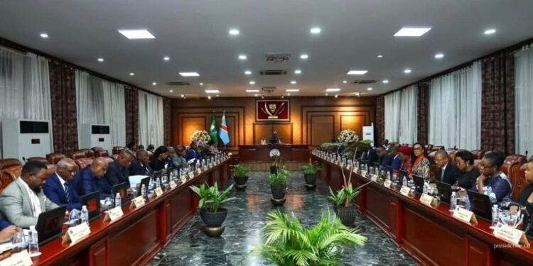 I Kinshasa mu Mwuka wa Politiki Ikomeye Nyuma y’Amagambo Akomeye ya José Mbumba kuri Kabund