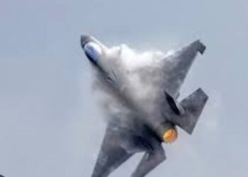 Impanuka Ikomeye: Indege Ebyiri za Navy Zagonganiye mu Kirere Ziraturika