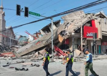 Philippines Yanyeganyejwe n’Umutingito wa 7.8: Abantu Bahitanywe na Wo, Hatangwa Umuburo wa Tsunami ku Nkombe z’Inyanja