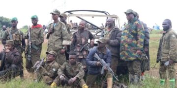 RDC dans une Situation Délicate : Les Manifestations de Kinshasa Fragilisent le Pouvoir de Tshisekedi Alors que la Guerre à Minembwe Prend de l’Ampleur