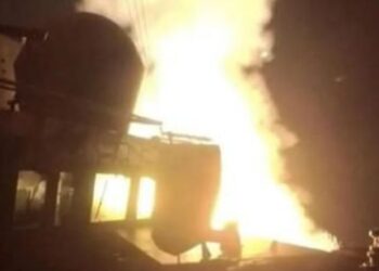 Amerika na Iran Zegereje Intambara Yeruye: Ibitero Bishya Byakangaranije Isi, Umuhora wa Hormuz Ujya Mu Kaga