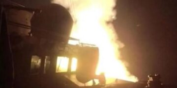 Amerika na Iran Zegereje Intambara Yeruye: Ibitero Bishya Byakangaranije Isi, Umuhora wa Hormuz Ujya Mu Kaga
