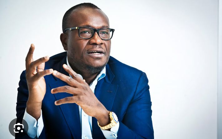 Umunyapolitiki Delly Sesanga Yafatiwe Pasiporo, Abuzwa Gusohoka muri Repubulika Iharanira Demokarasi ya Congo (RDC)