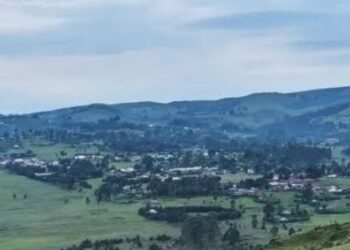 Amateka mu Minembwe: Ibihumbi Byitabiriye Igiterane cya Apostle Alice, Ubutumwa bw’Ihumure n’Icyizere Bukora ku Mitima ya Benshi