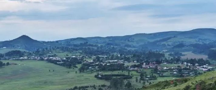 Amateka mu Minembwe: Ibihumbi Byitabiriye Igiterane cya Apostle Alice, Ubutumwa bw’Ihumure n’Icyizere Bukora ku Mitima ya Benshi