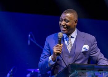 “Impaka zikomeye mu bakirisitu: Apôtre Gitwaza yavuze icyo atekereza ku muco wo gutera ivi mu gihe cyo gusaba uwo muzabana”