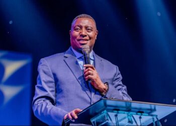 “Nta Muntu Uhora Hejuru cyangwa Hasi”: Dr Apôtre Paul Gitwaza Yasobanuye Amabanga y’Ibihe by’Umuntu n’Uko Imana Izamura Abayiringira