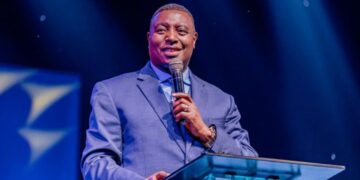 “Nta Muntu Uhora Hejuru cyangwa Hasi”: Dr Apôtre Paul Gitwaza Yasobanuye Amabanga y’Ibihe by’Umuntu n’Uko Imana Izamura Abayiringira