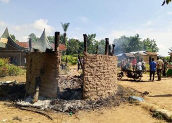 Ituri: Abarwanyi ba ADF Bivuganye Abaturage, Batwika Amazu Arenga 20 Imbere y’Abasirikare ba FARDC