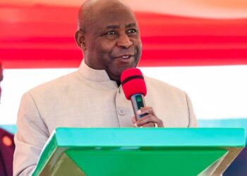 Perezida w’u Burundi, Évariste Ndayishimiye, yongeye gutanga ubutumwa bukomeye ku banyapolitike, mu gihe igihugu ayoboye gikomeje guhura n’ibibazo bikomeye by’ubukungu, umutekano ndetse n’amakuru y’abantu bavuga ko bashaka kurwanya ubutegetsi ku ngufu.