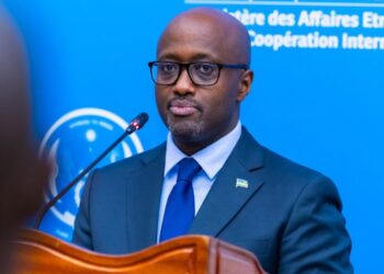 Minisitiri Nduhungirehe yikomye RDC nyuma yo kohereza Denise Dusauchoy i Kinshasa