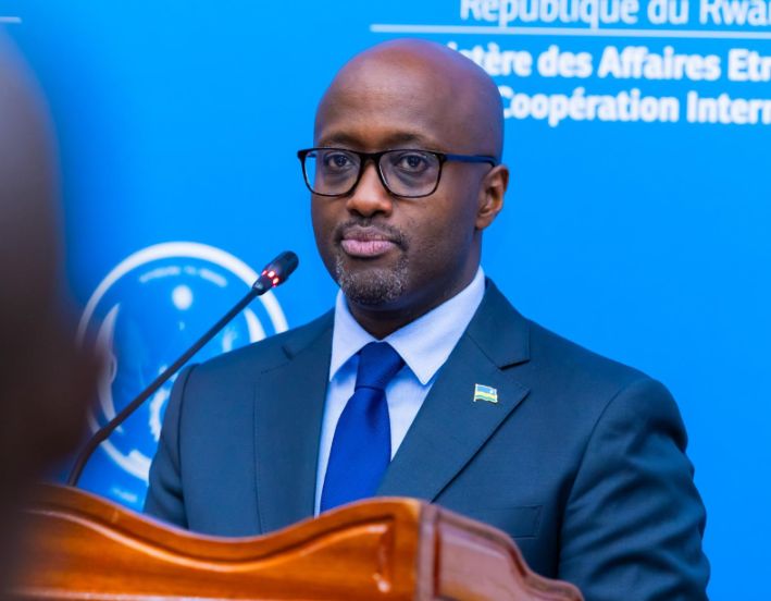 Minisitiri Nduhungirehe yikomye RDC nyuma yo kohereza Denise Dusauchoy i Kinshasa